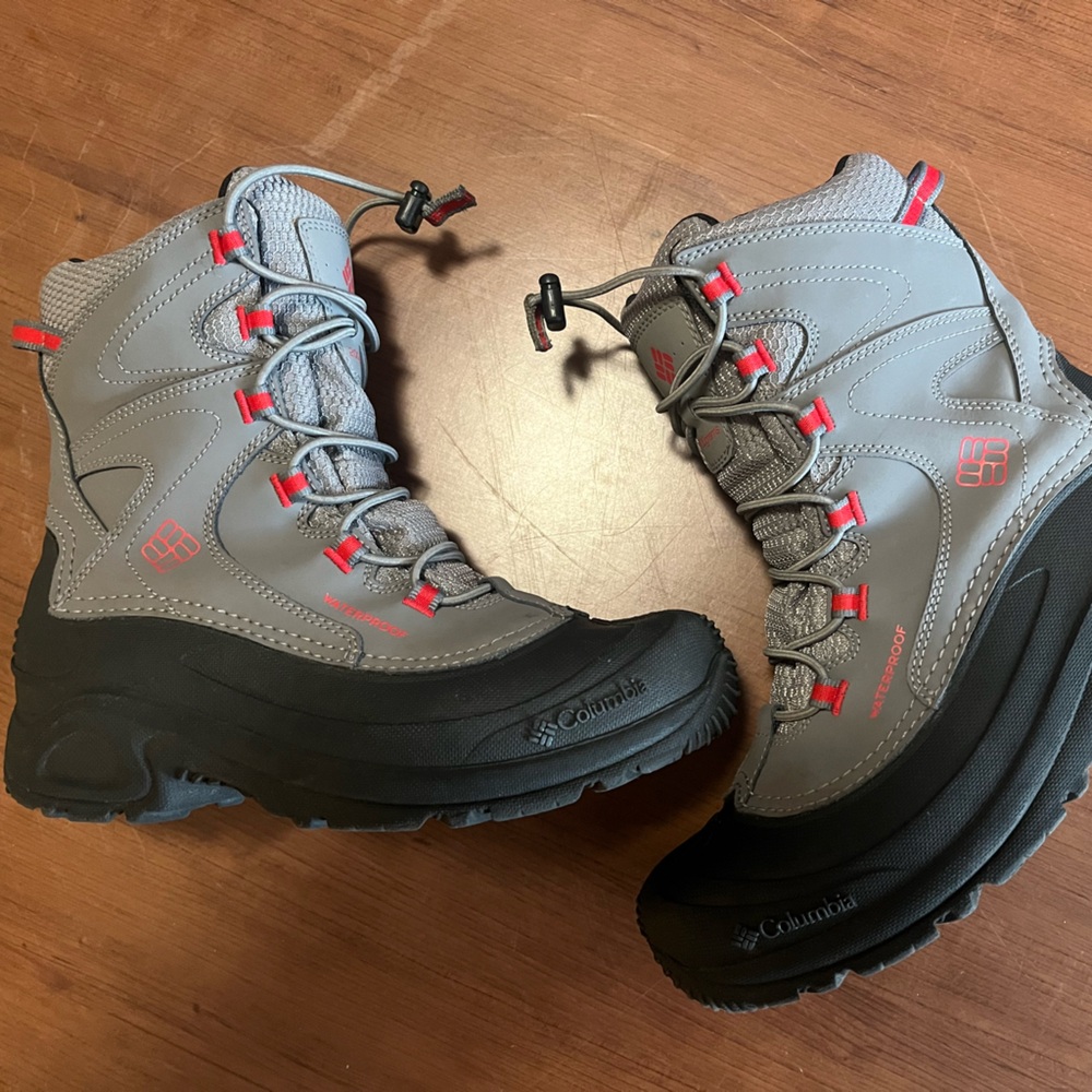 Columbia Kids Size 6 Waterproof Boots Bugaboot III